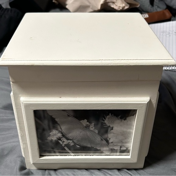 Picture box - Picture 4 of 5